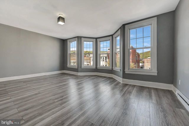 128 E BROAD ST, Tamaqua, PA 18252