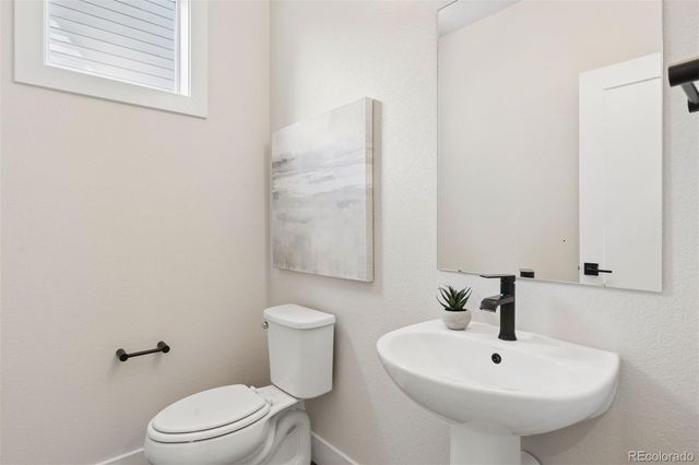 21642 E 60th Avenue, Aurora, CO 80019
