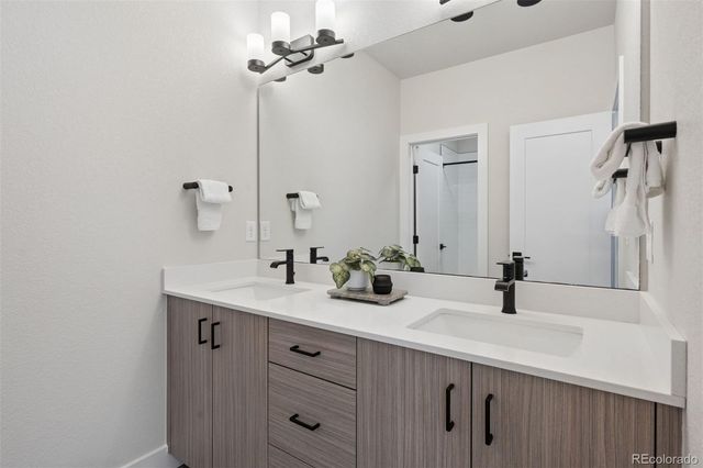 21642 E 60th Avenue, Aurora, CO 80019