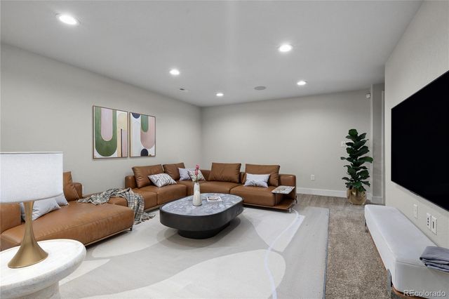 21642 E 60th Avenue, Aurora, CO 80019