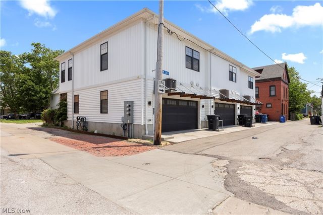 2059 W 34th Place, Cleveland, OH 44113