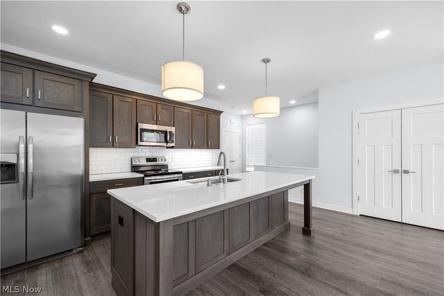 2059 W 34th Place, Cleveland, OH 44113