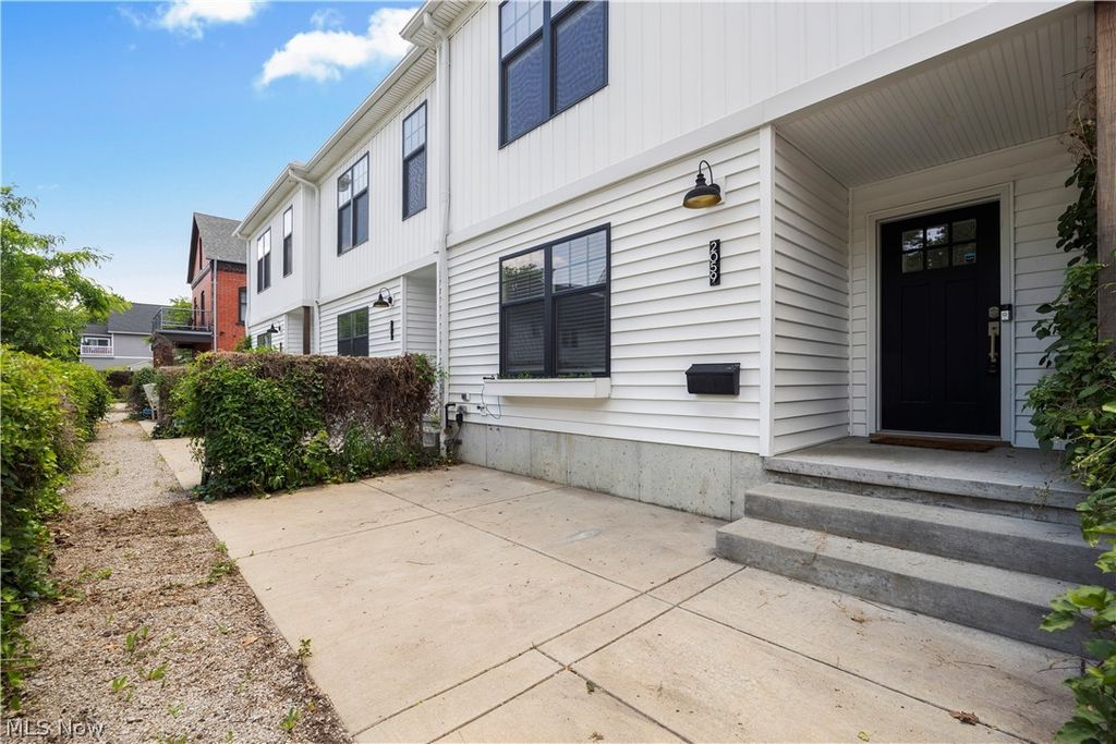 2059 W 34th Place, Cleveland, OH 44113