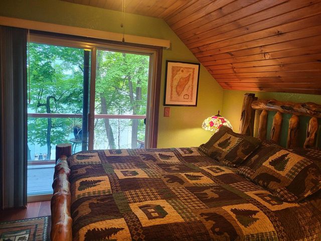 1614 Sugar Island ROAD, Summit, WI 53066