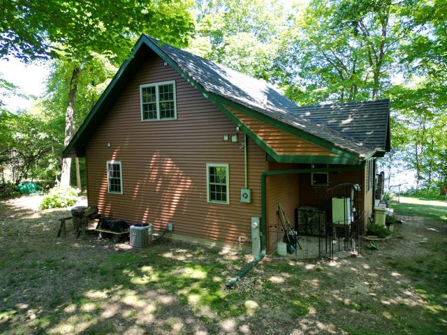 1614 Sugar Island ROAD, Summit, WI 53066