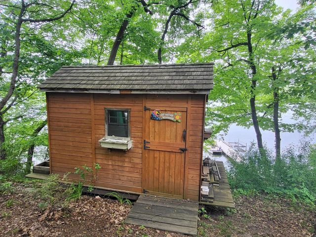 1614 Sugar Island ROAD, Summit, WI 53066