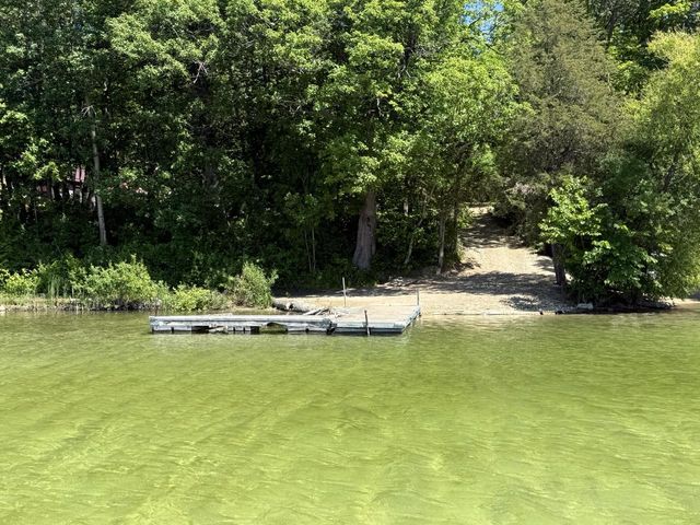 1614 Sugar Island ROAD, Summit, WI 53066