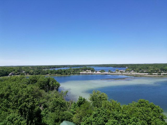 1614 Sugar Island ROAD, Summit, WI 53066