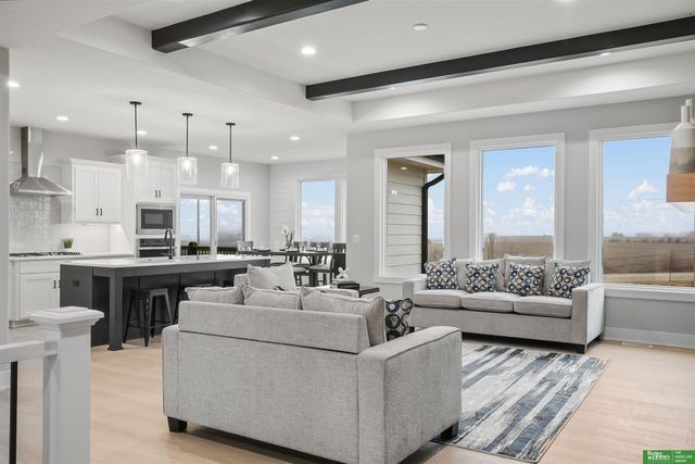 12387 Lake Vista Drive, Papillion, NE 68046