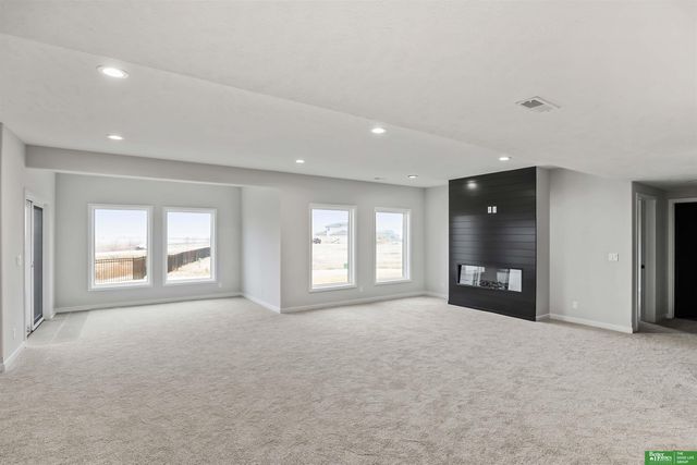 12387 Lake Vista Drive, Papillion, NE 68046