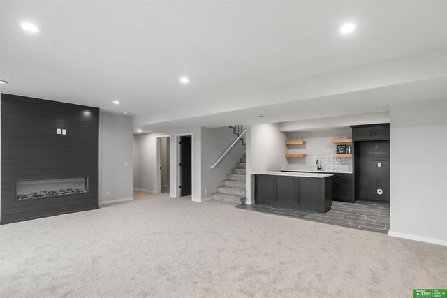 12387 Lake Vista Drive, Papillion, NE 68046