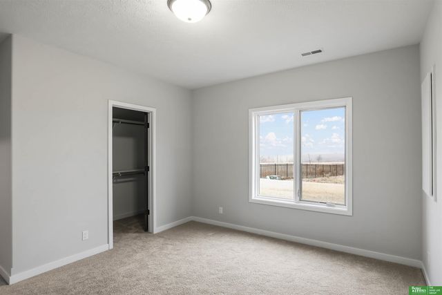 12387 Lake Vista Drive, Papillion, NE 68046