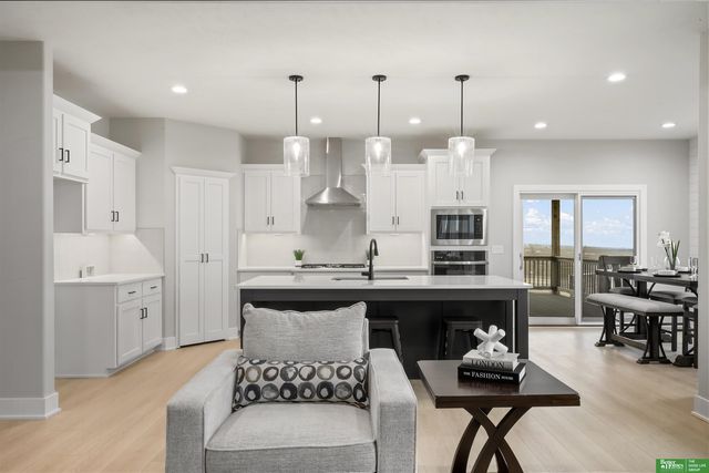 12387 Lake Vista Drive, Papillion, NE 68046