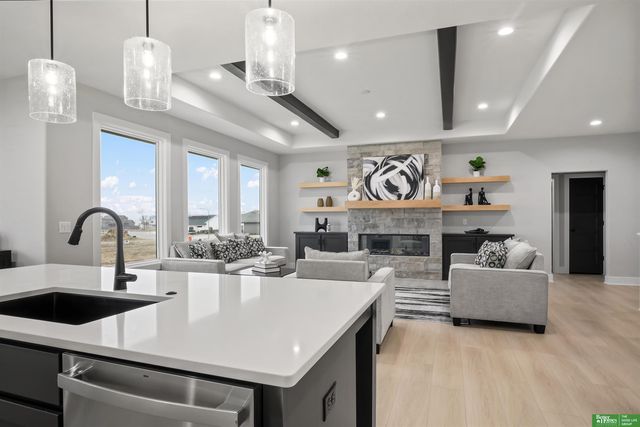 12387 Lake Vista Drive, Papillion, NE 68046