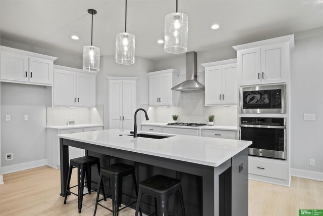 12387 Lake Vista Drive, Papillion, NE 68046