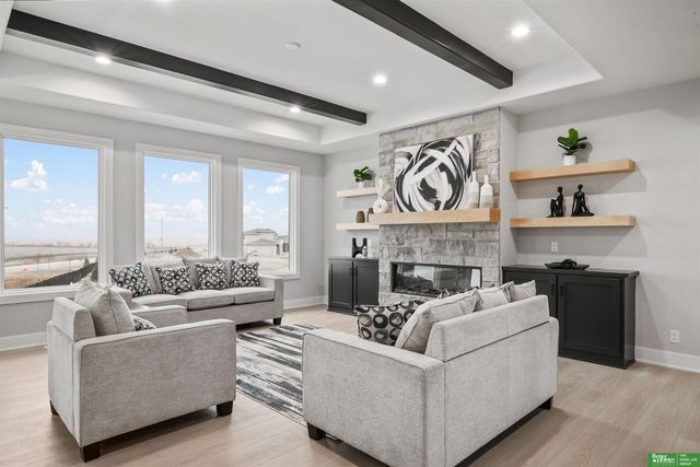 12387 Lake Vista Drive, Papillion, NE 68046