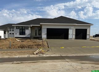 12387 Lake Vista Drive, Papillion, NE 68046