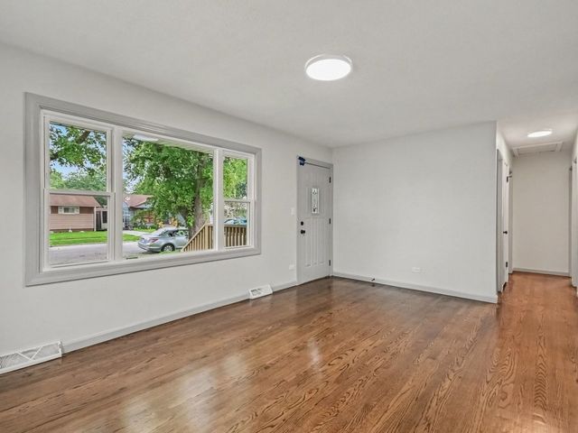 14241 S Blaine Avenue, Posen, IL 60469