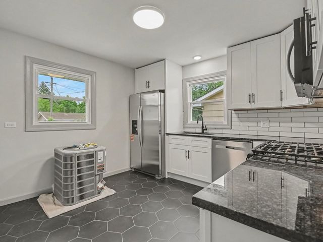 14241 S Blaine Avenue, Posen, IL 60469