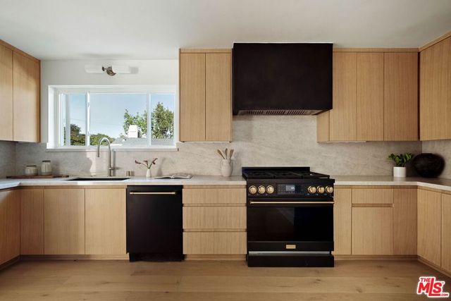 4041 Davana Road, Sherman Oaks, CA 91423