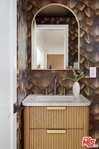 4041 Davana Road, Sherman Oaks, CA 91423