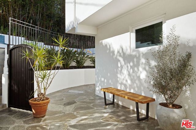 4041 Davana Road, Sherman Oaks, CA 91423