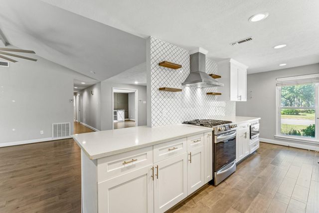 2515 Blue Willow Drive, Houston, TX 77042
