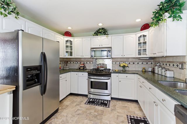 12 Madison Drive, Helmetta, NJ 08828