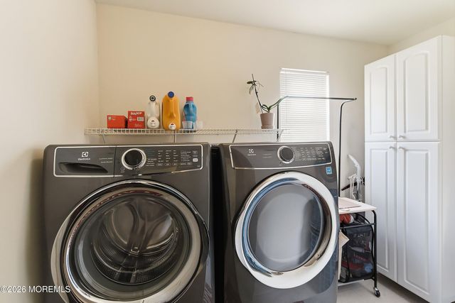 12 Madison Drive, Helmetta, NJ 08828