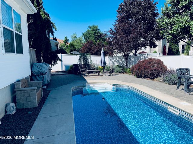 12 Madison Drive, Helmetta, NJ 08828