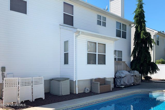 12 Madison Drive, Helmetta, NJ 08828