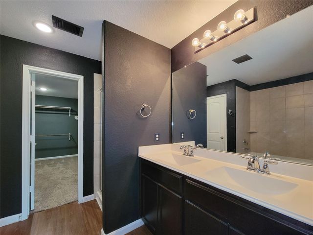 9726 Shimmering Lakes Drive, Rosharon, TX 77583