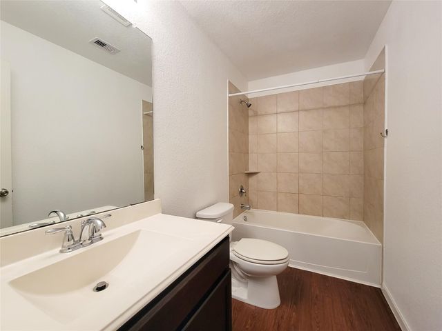 9726 Shimmering Lakes Drive, Rosharon, TX 77583