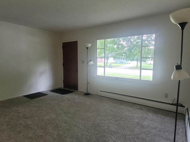 1814 10th Avenue N, Moorhead, MN 56560