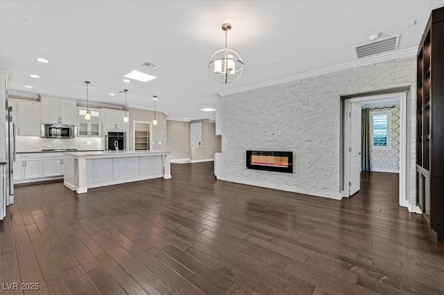 12243 Kings Eagle Street, Las Vegas, NV 89141