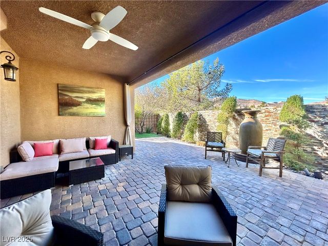 12243 Kings Eagle Street, Las Vegas, NV 89141