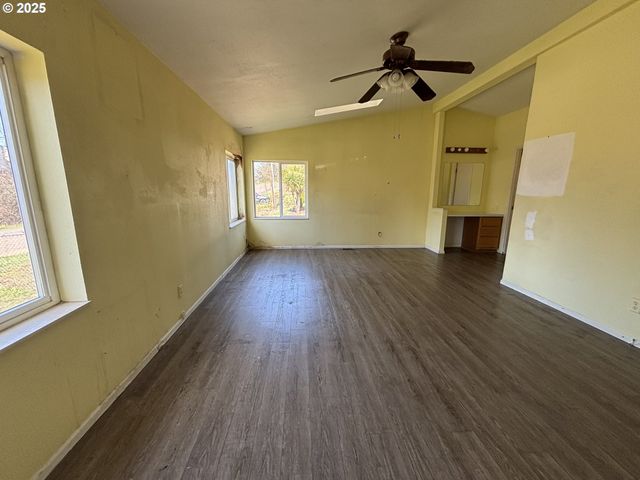 1038 HILLSIDE Dr, Cottage Grove, OR 97424