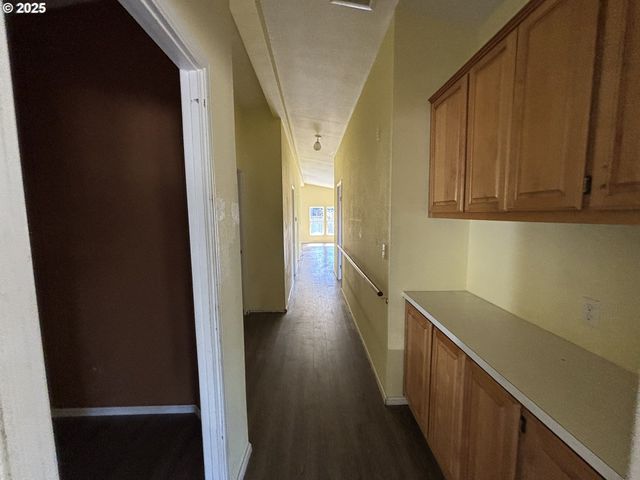 1038 HILLSIDE Dr, Cottage Grove, OR 97424