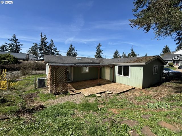 1038 HILLSIDE Dr, Cottage Grove, OR 97424