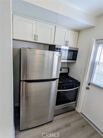 208 Granada 208B, Long Beach, CA 90803