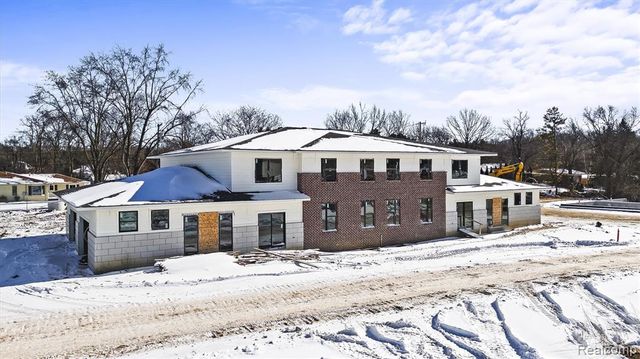 122 E Clarkston Road, Lake Orion, MI 48362