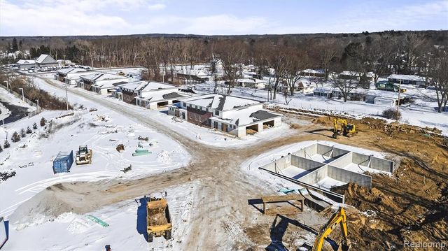 122 E Clarkston Road, Lake Orion, MI 48362