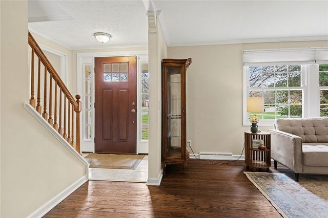 16 Musket Lane, Pittsford, NY 14534