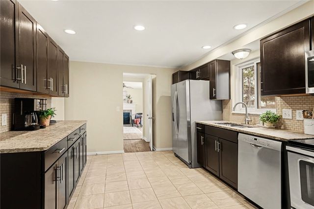 16 Musket Lane, Pittsford, NY 14534