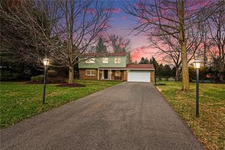 16 Musket Lane, Pittsford, NY 14534