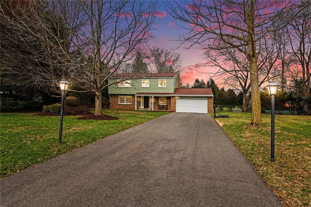 16 Musket Lane, Pittsford, NY 14534