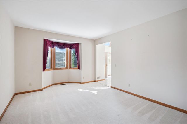 40448 Emerald W, Clinton Charter Twp, MI 48038