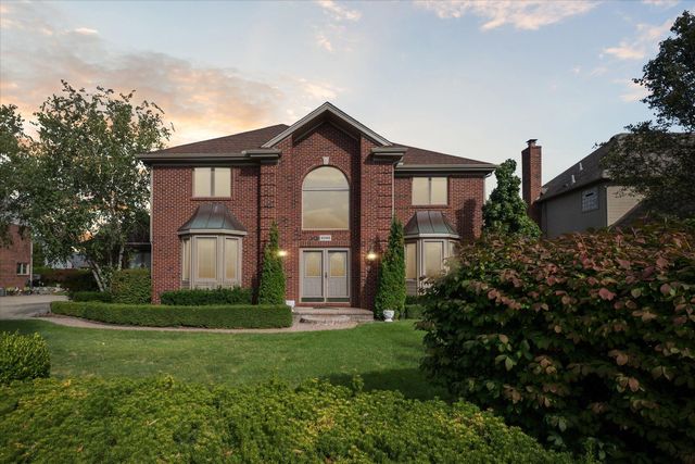 40448 Emerald W, Clinton Charter Twp, MI 48038