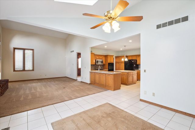 40448 Emerald W, Clinton Charter Twp, MI 48038