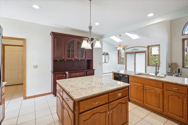 40448 Emerald W, Clinton Charter Twp, MI 48038